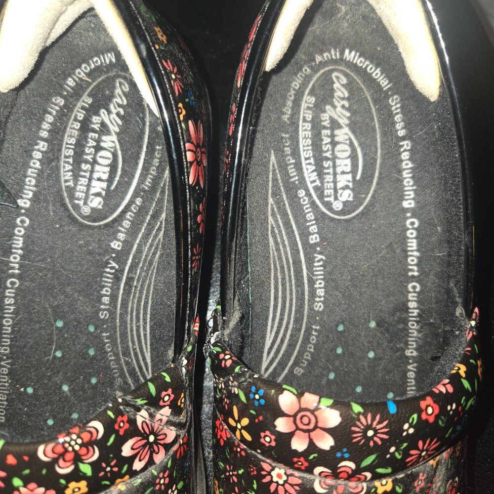 Slip resistant clogs - Picture 2 of 2